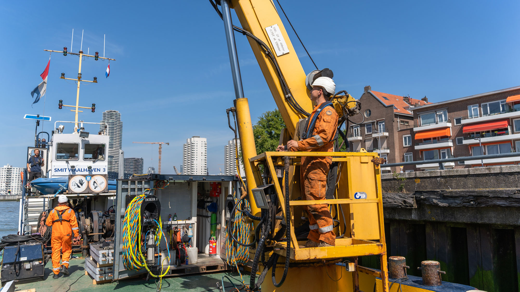 w smit, erasmusbrug, onderhoud, noordereiland, duikinspectie, kraanschepen, damwanden