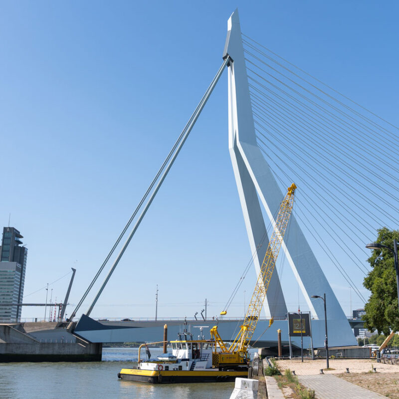 w smit, erasmusbrug, onderhoud, noordereiland, duikinspectie, kraanschepen, damwanden, smit waalhaven 8