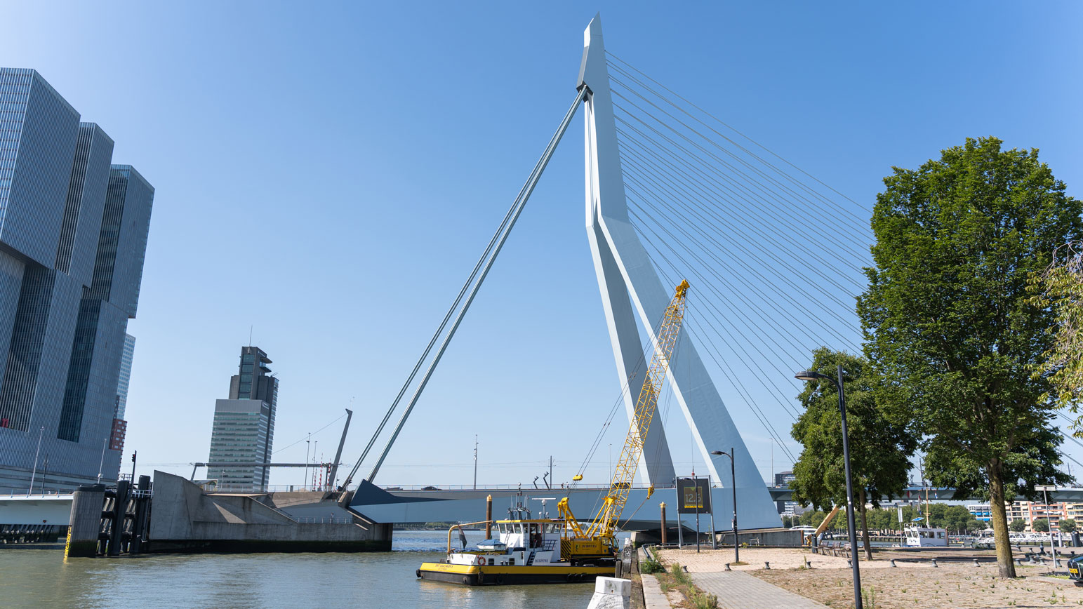 w smit, erasmusbrug, onderhoud, noordereiland, duikinspectie, kraanschepen, damwanden, smit waalhaven 8
